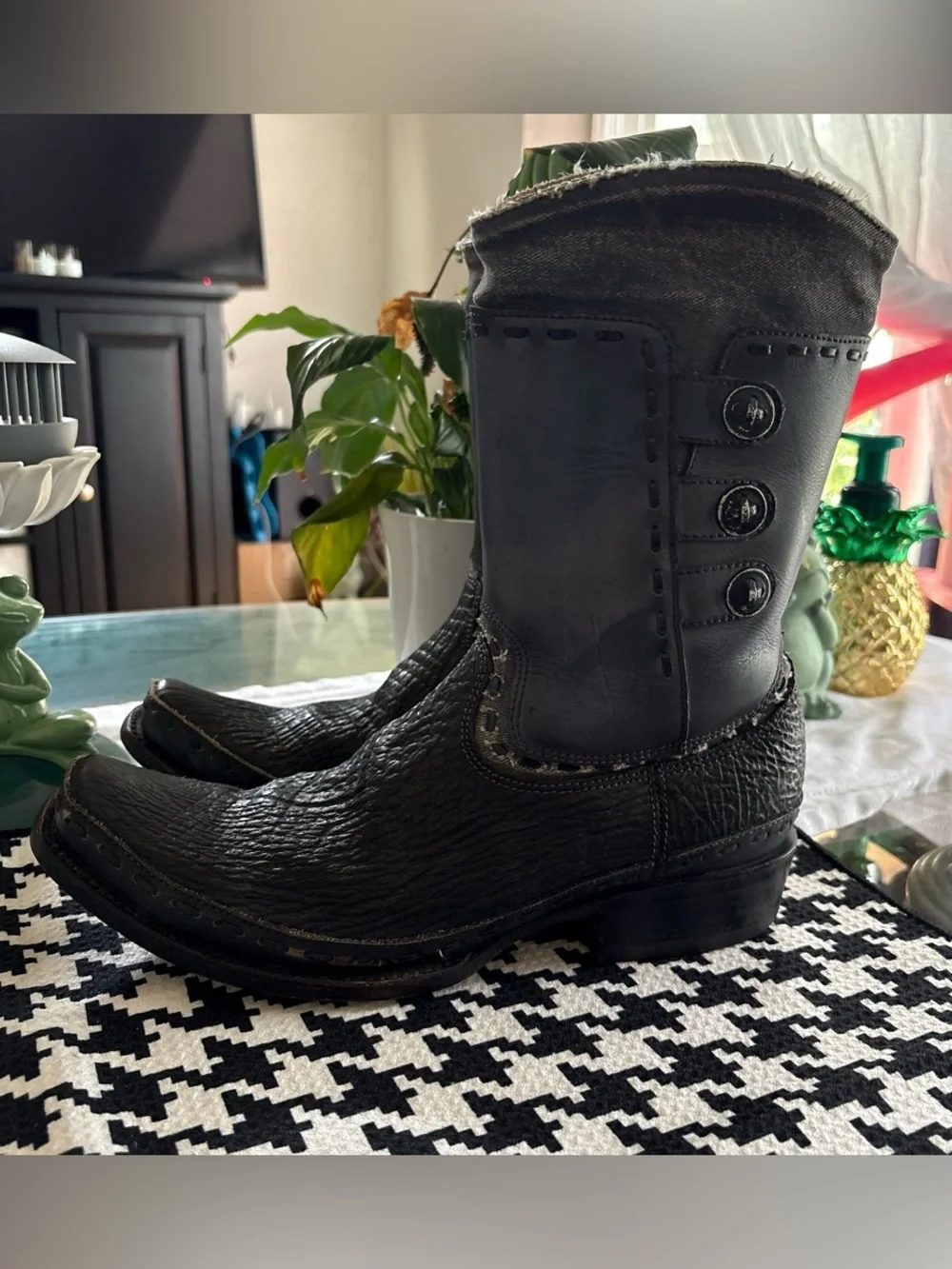 Cuadra stylish black